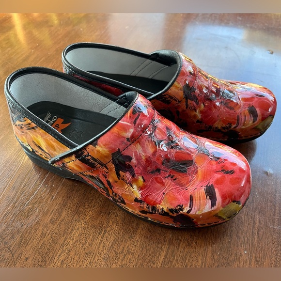 Dansko EU 41 (Women's 10-10.5) sunflower clogs - Picture 13 of 14